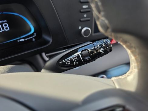 Certified 2025 Hyundai Elantra Sport image 30