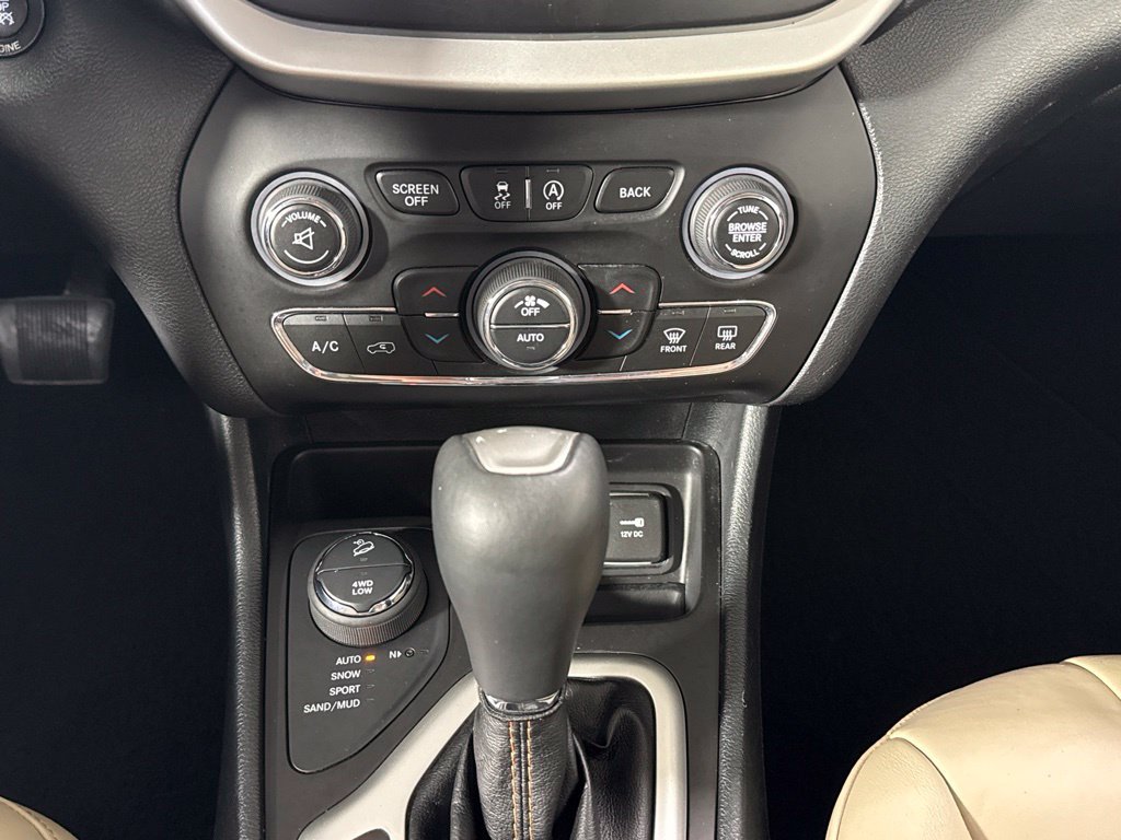 Used 2016 Jeep Cherokee Limited AWD/4WD image 25