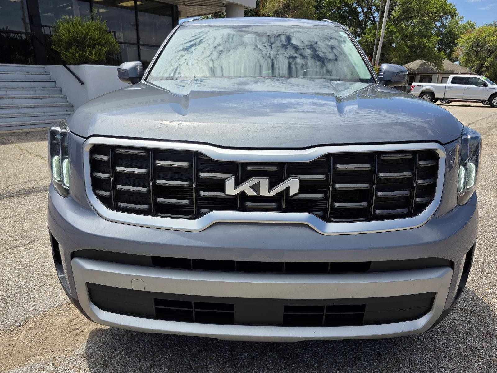 Used 2023 Kia Telluride S w/ S Sunroof Package FWD image 2