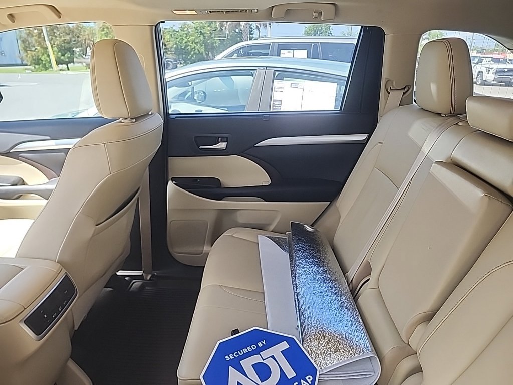 Used 2019 Toyota Highlander XLE FWD image 8
