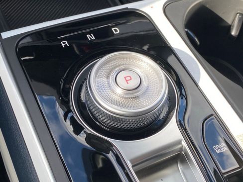 New 2026 Kia Carnival EX image 18