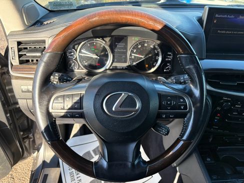 Used 2018 Lexus LX 570 Base image 16