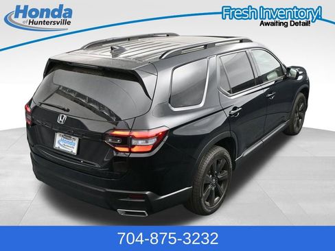 Used 2025 Honda Pilot Black Edition image 40