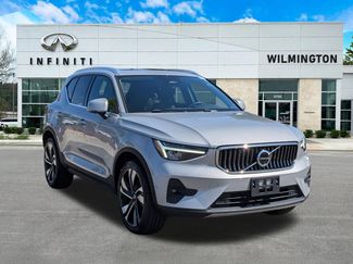 Used 2025 Volvo XC40 B5 Plus AWD/4WD video 1