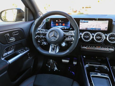 Used 2025 Mercedes-Benz GLA 35 AMG 4MATIC image 17