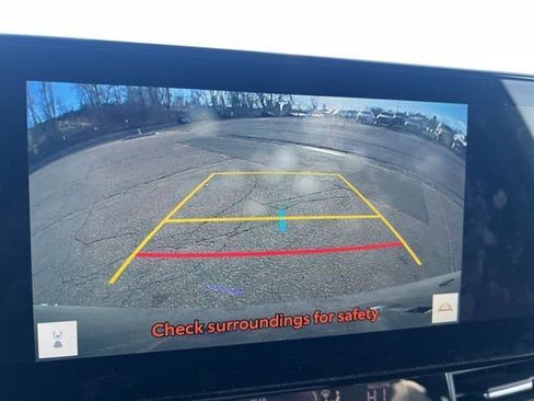 Used 2025 Toyota Sienna Limited image 16