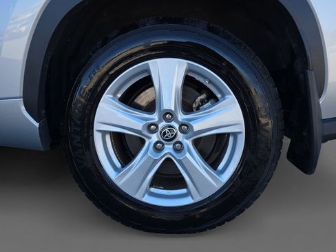 Used 2024 Toyota Highlander LE image 8