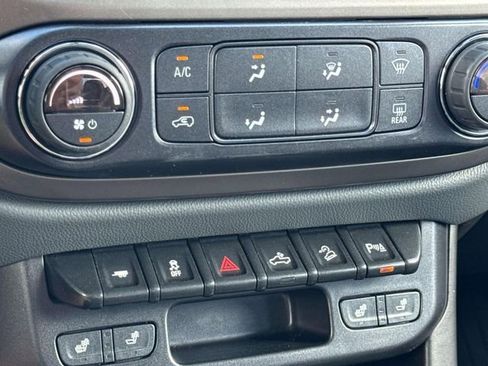 Used 2019 Chevrolet Colorado Z71 AWD/4WD image 24