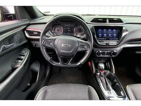 Used 2022 Chevrolet TrailBlazer RS w/ Technology Package FWD image 5