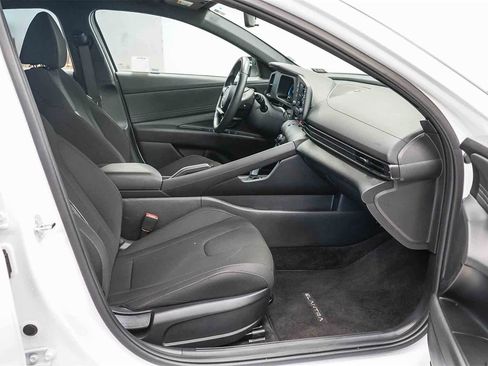 Used 2025 Hyundai Elantra Sport image 16