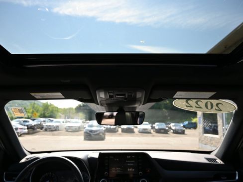 Used 2022 Toyota Highlander XSE AWD/4WD image 14