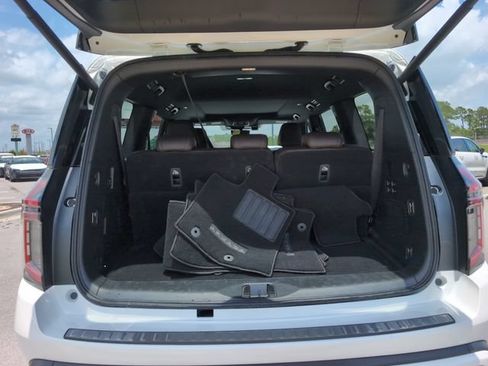 Used 2025 Nissan Armada Platinum RWD image 5