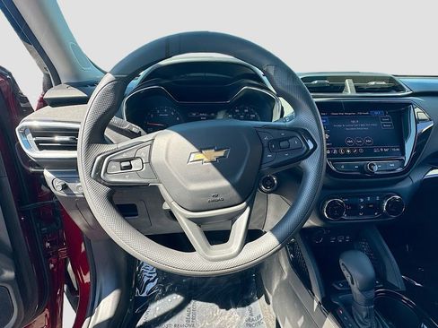Used 2023 Chevrolet TrailBlazer LT w/ Convenience Package FWD image 11