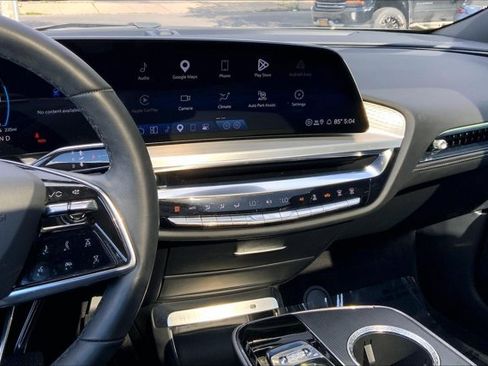 Used 2024 Cadillac Lyriq Luxury AWD/4WD image 5