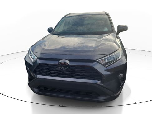 Used 2019 Toyota RAV4 XLE FWD image 2