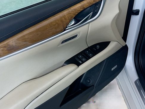 Used 2019 Cadillac XTS Luxury image 19