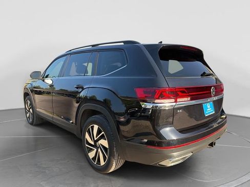 Used 2025 Volkswagen Atlas SE AWD/4WD image 4