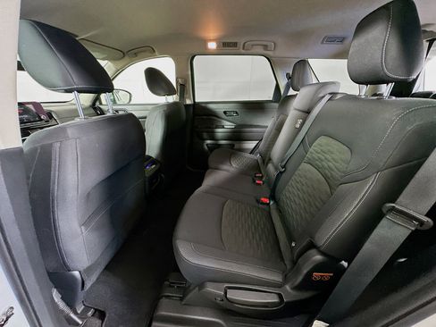 Used 2025 Nissan Pathfinder SV AWD/4WD image 27