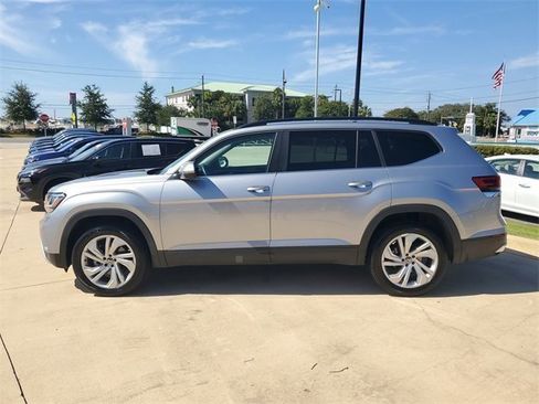 Used 2023 Volkswagen Atlas SE image 2
