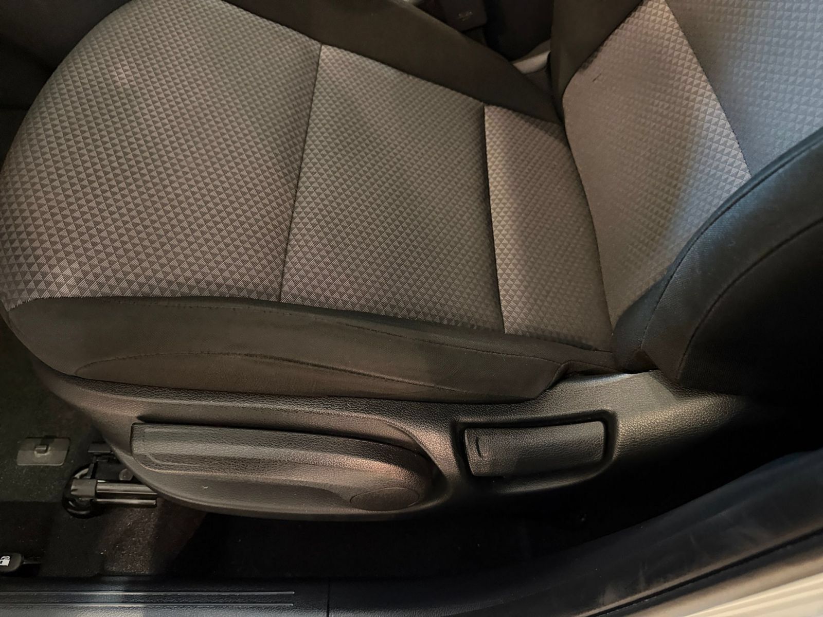 Used 2025 Kia Soul LX w/ LX Technology Package FWD image 21