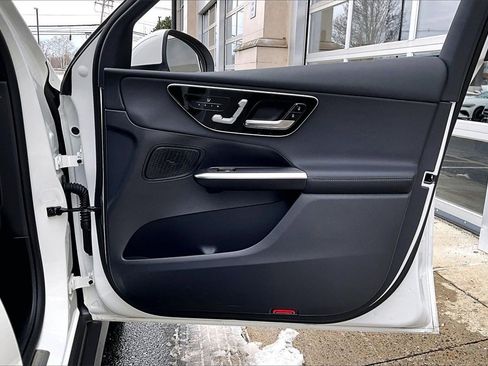 Used 2025 Mercedes-Benz GLC 300 4MATIC image 19