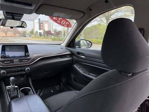 Used 2024 Nissan Altima 2.5 SV FWD image 36