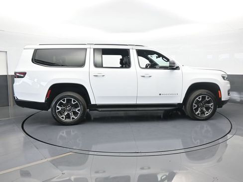 Used 2023 Jeep Wagoneer L Series III w/ Preferred Equipment Group image 7