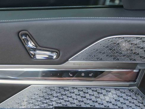 Used 2025 BMW i7 M70 image 18