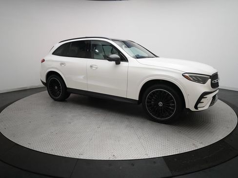 Used 2025 Mercedes-Benz GLC 300 4MATIC image 37