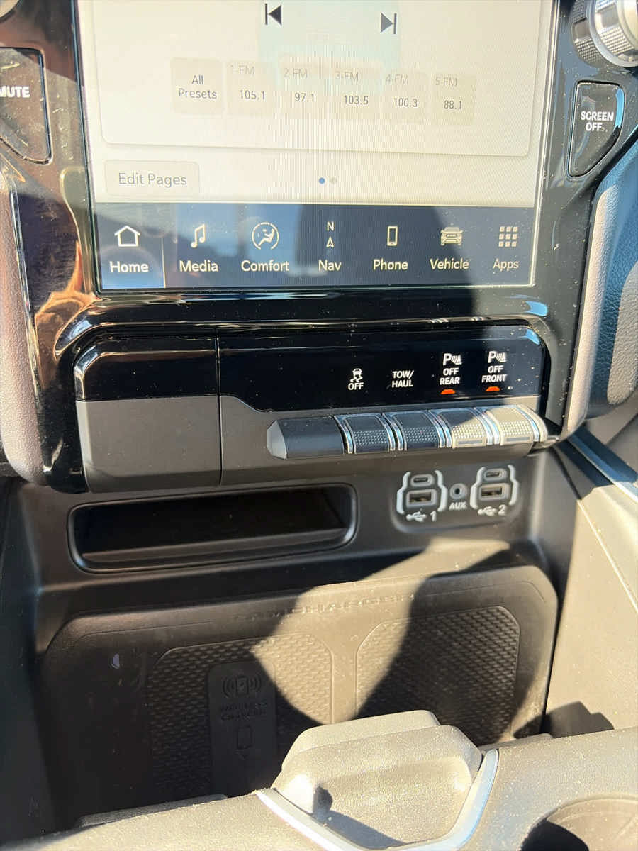 Used 2023 RAM 1500 Laramie AWD/4WD image 26