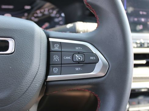 Used 2025 Jeep Compass Trailhawk AWD/4WD image 35
