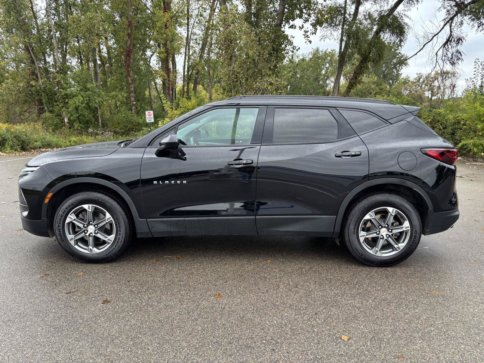 Used 2023 Chevrolet Blazer LT w/ Convenience Package FWD image 2