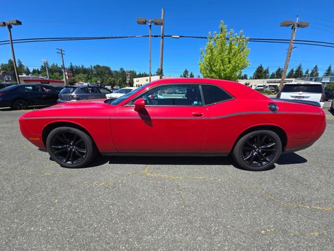Used 2018 Dodge Challenger SXT w/ Blacktop Package RWD image 6