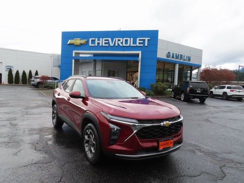 Used 2025 Chevrolet Trax LT w/ Driver Confidence Package FWD image 36