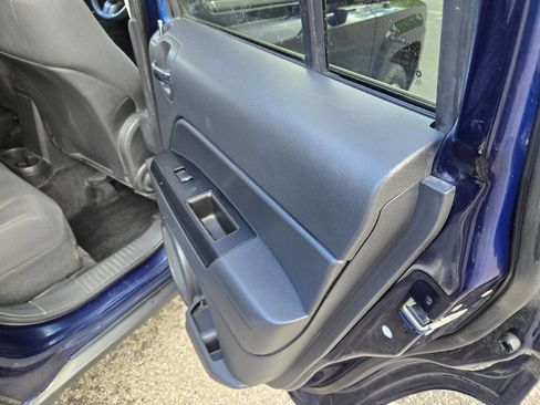 Used 2012 Jeep Patriot Latitude FWD image 29