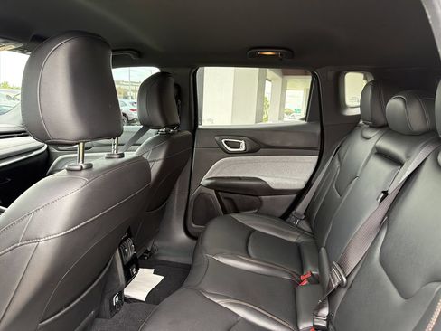 Used 2024 Jeep Compass Latitude AWD/4WD image 17