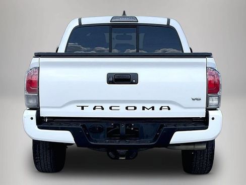 Used 2016 Toyota Tacoma Limited w/ Towing Package RWD image 6