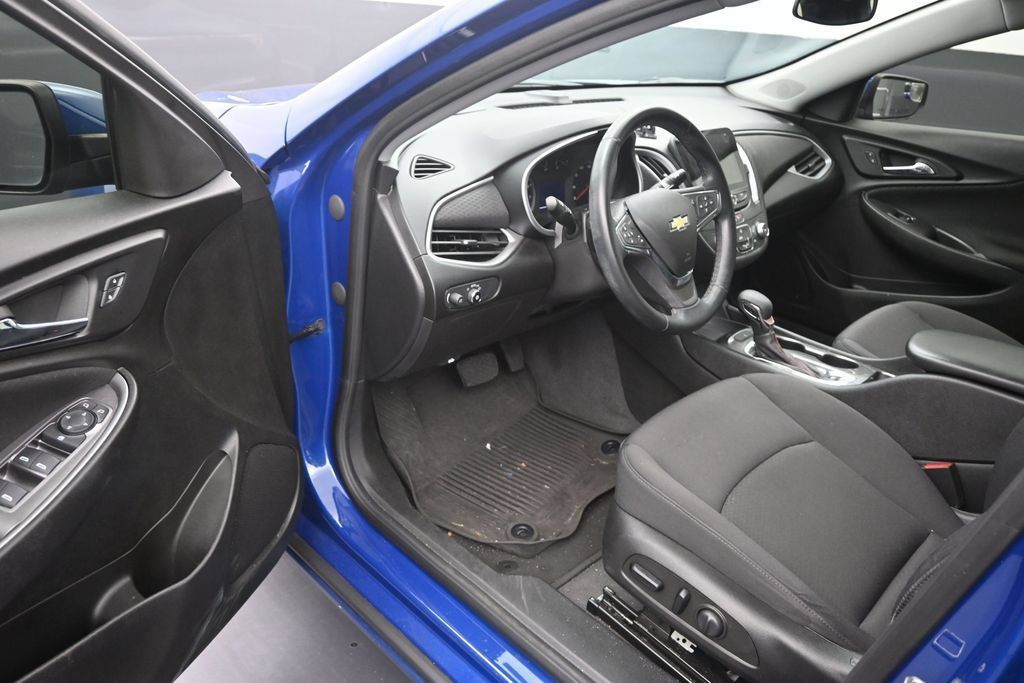 Used 2023 Chevrolet Malibu RS FWD image 10
