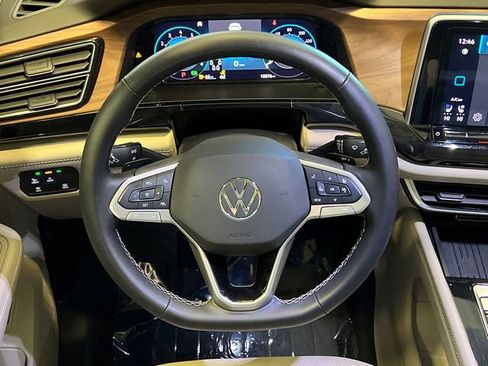 Certified 2025 Volkswagen Atlas SE image 21