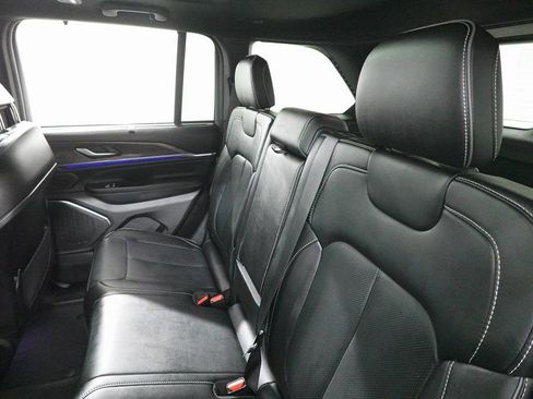 Used 2024 Jeep Grand Cherokee Overland w/ Luxury Tech Group IV image 26