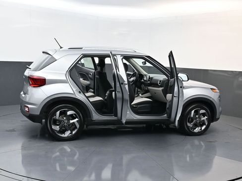 Certified 2025 Hyundai Venue SEL image 30
