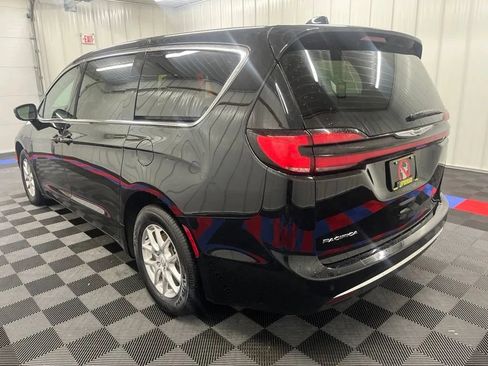 Used 2025 Chrysler Pacifica Select FWD image 6