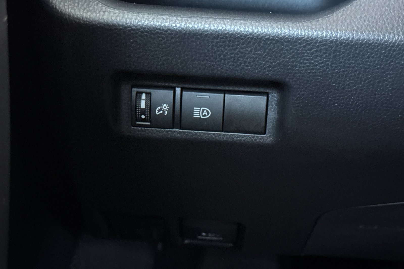 Certified 2025 Toyota RAV4 LE AWD/4WD image 32