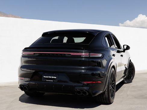 Certified 2025 Porsche Cayenne GTS AWD/4WD image 7