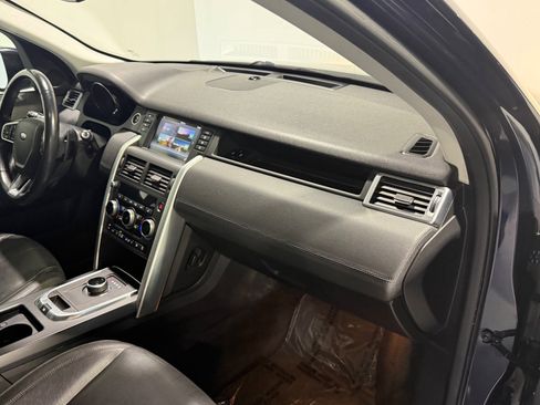 Used 2017 Land Rover Discovery Sport SE image 37