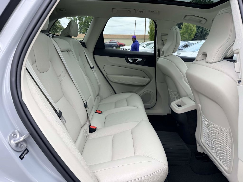 Used 2024 Volvo XC60 B5 Plus w/ Protection Package Premier AWD/4WD image 14