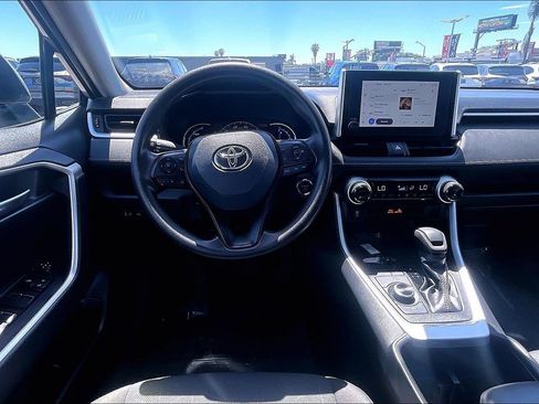 Used 2025 Toyota RAV4 XLE AWD/4WD image 14