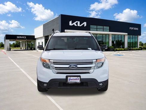 Used 2013 Ford Explorer XLT FWD image 2