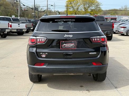 Used 2018 Jeep Compass Latitude w/ Cold Weather Group AWD/4WD image 14