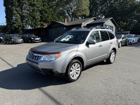 Used 2011 Subaru Forester 2.5X Premium AWD/4WD image 2